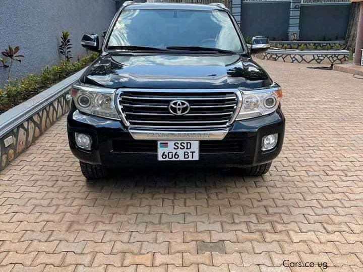 Toyota Land cruiser v8 in Uganda