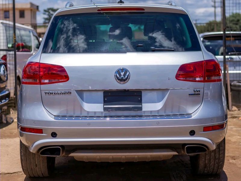 Volkswagen TOUREDGE in Uganda