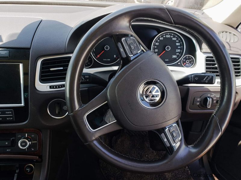 Volkswagen TOUREDGE in Uganda