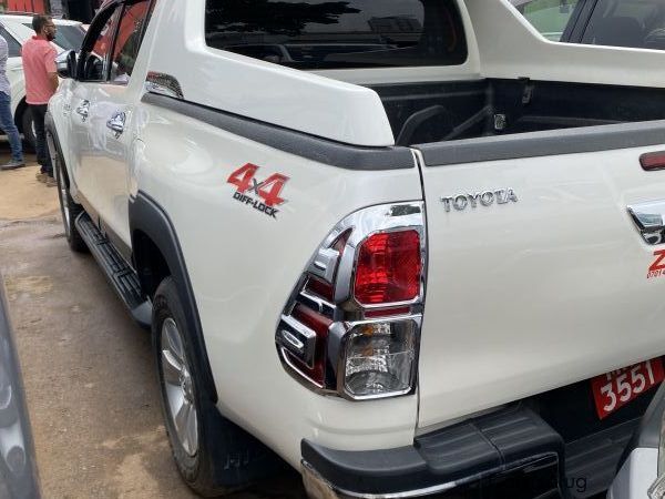 Toyota HILLUX in Uganda