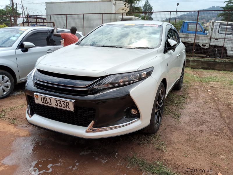 Toyota Harrier Hybrid 2015 in Uganda