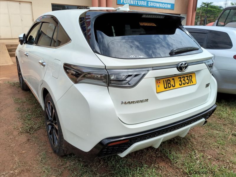 Toyota Harrier Hybrid 2015 in Uganda