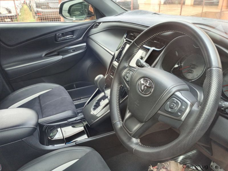 Toyota Harrier Hybrid 2015 in Uganda