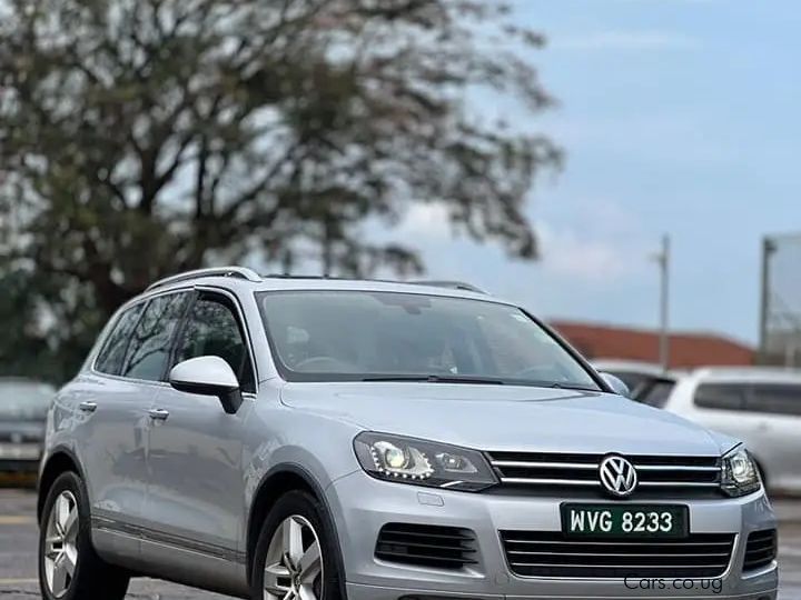 Volkswagen TOUREDGE HYBRID in Uganda