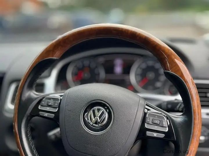 Volkswagen TOUREDGE HYBRID in Uganda