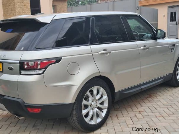 Land Rover Range Rover in Uganda