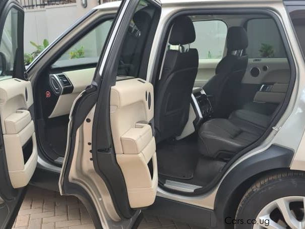 Land Rover Range Rover in Uganda