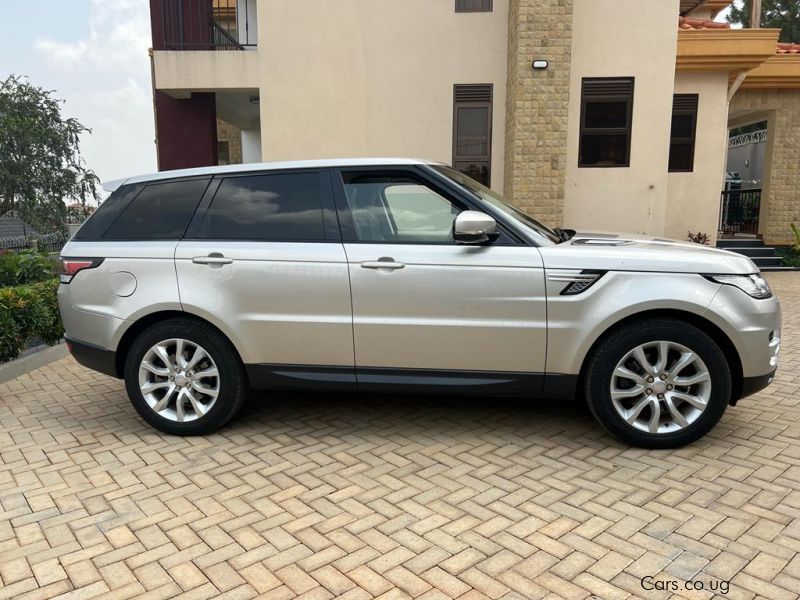 Land Rover Range Rover in Uganda