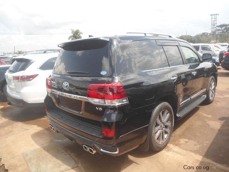 Toyota Land Cruiser ZX in Uganda