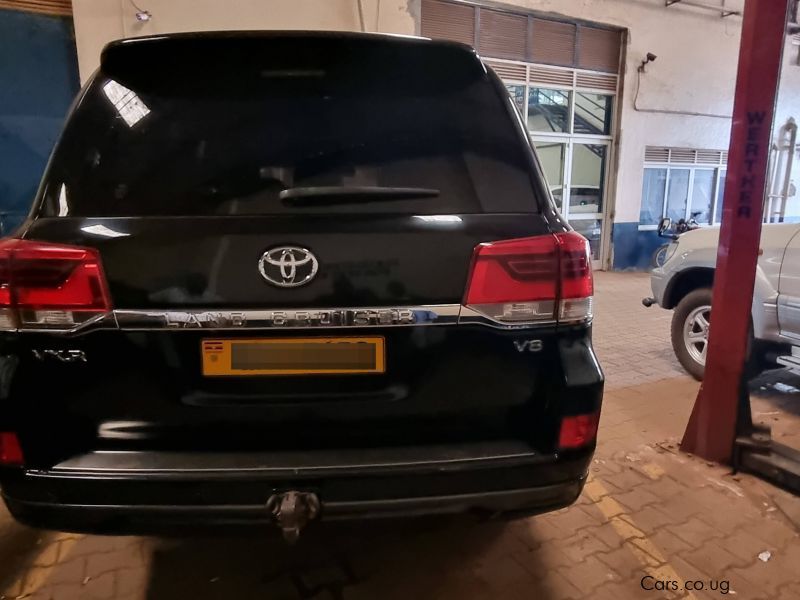 Toyota Land cruiser VXR in Uganda