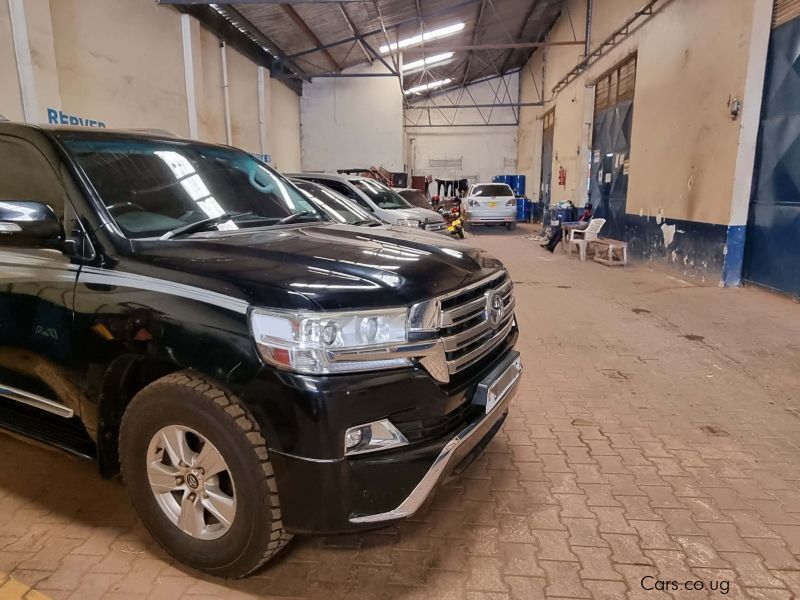 Toyota Land cruiser VXR in Uganda