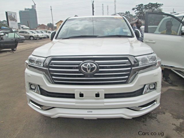Toyota Landcruiser V8 in Uganda