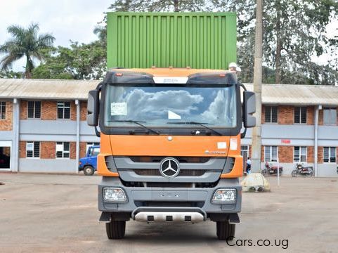 Mercedes-Benz Actros 3340 (pulling) in Uganda