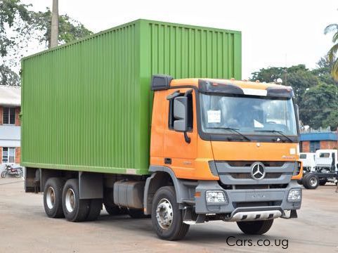 Mercedes-Benz Actros 3340 (pulling) in Uganda