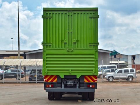 Mercedes-Benz Actros 3340 (pulling) in Uganda