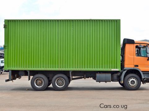 Mercedes-Benz Actros 3340 (pulling) in Uganda