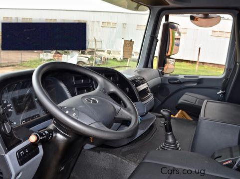 Mercedes-Benz Actros 3340 (pulling) in Uganda