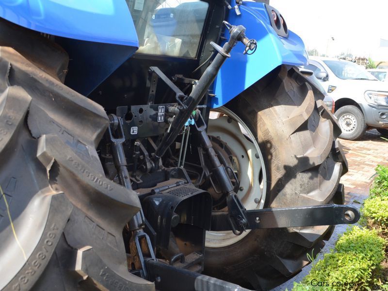 New Holland TD5.110 4WD in Uganda