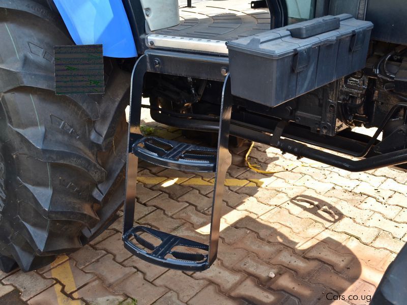 New Holland TD5.110 4WD in Uganda