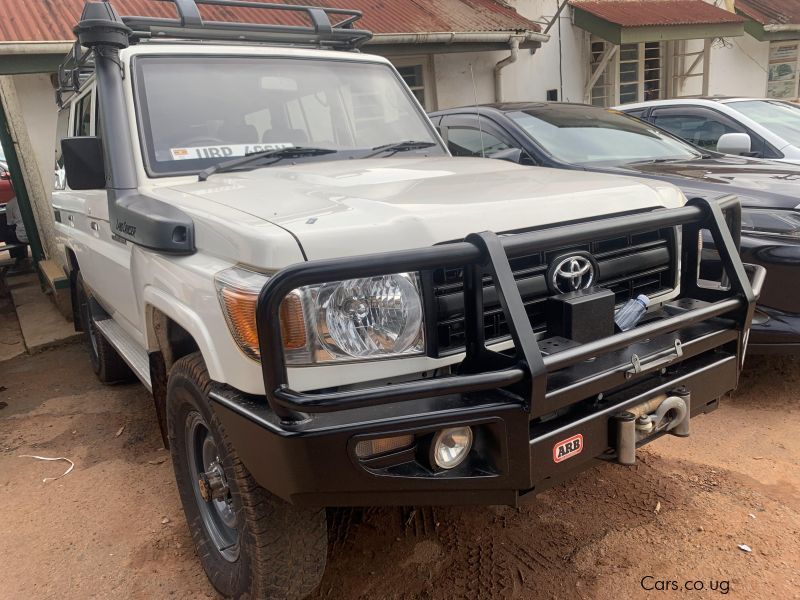 Toyota land cruiser hard top in Uganda