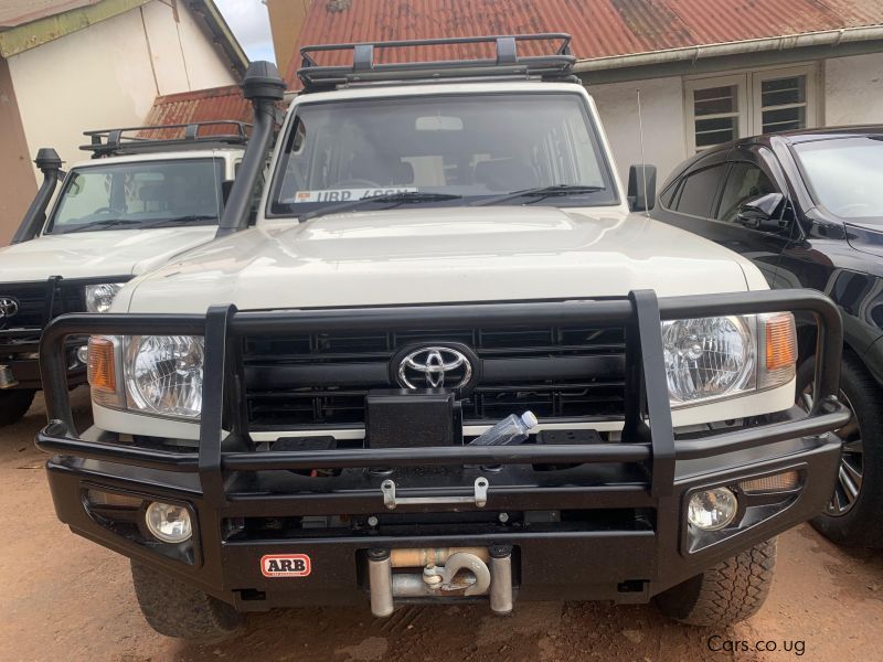 Toyota land cruiser hard top in Uganda