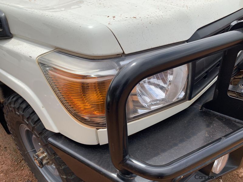 Toyota land cruiser hard top in Uganda