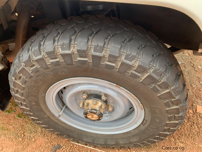 Toyota land cruiser hard top in Uganda