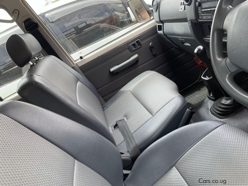 Toyota land cruiser hard top in Uganda