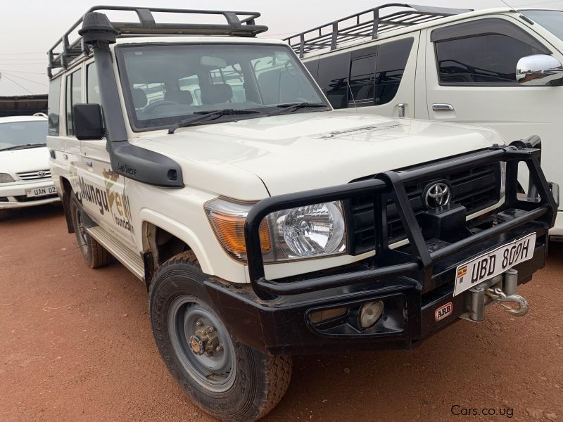 Toyota land cruiser hardtop in Uganda