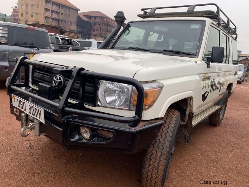 Toyota land cruiser hardtop in Uganda