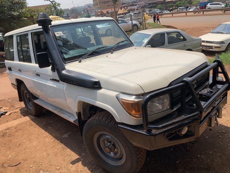 Toyota land cruiser hardtop in Uganda