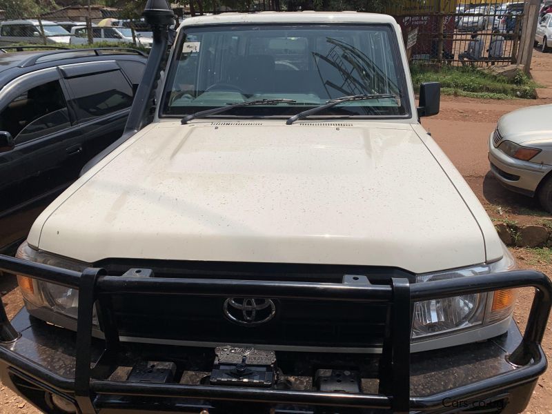 Toyota land cruiser hardtop in Uganda