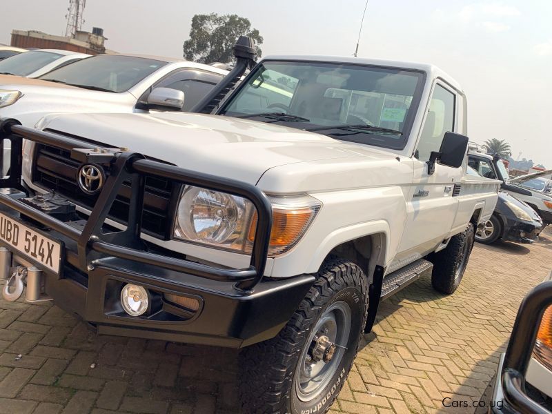 Toyota land cruiser single cabin in Uganda