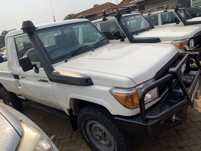 Toyota land cruiser single cabin in Uganda