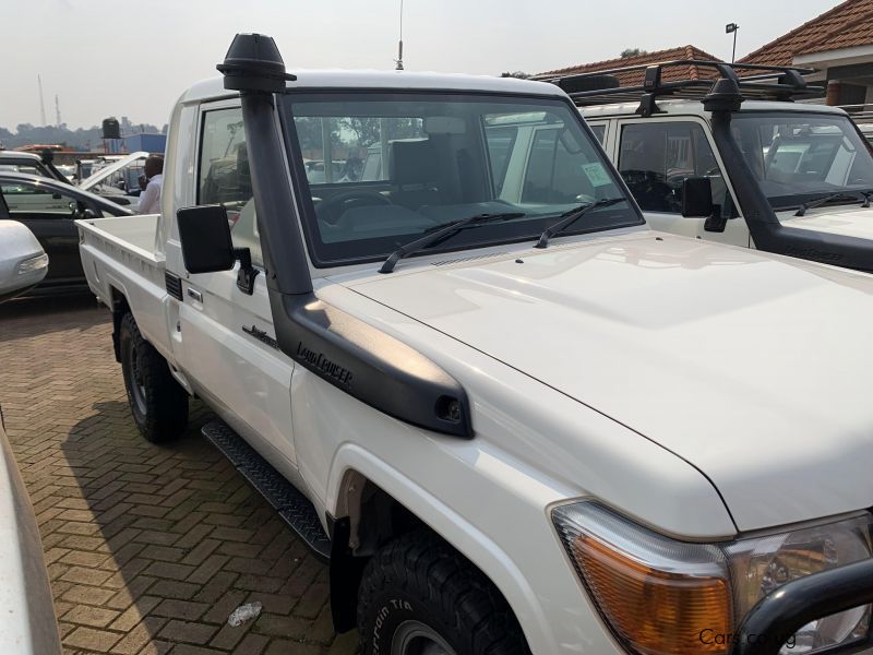 Toyota land cruiser single cabin in Uganda