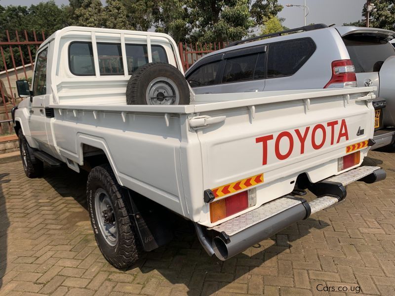 Toyota land cruiser single cabin in Uganda