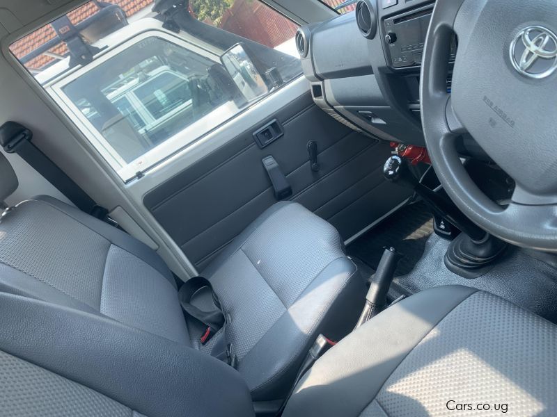 Toyota land cruiser single cabin in Uganda