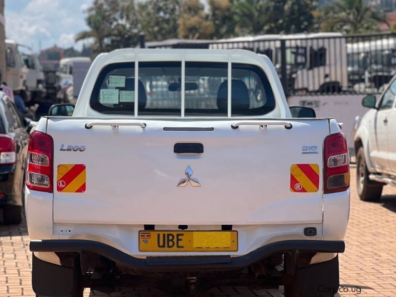 Mitsubishi L200 Single Cabin 2,4l in Uganda