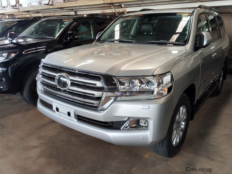 Toyota  Land Cruiser Sahara V8 in Uganda