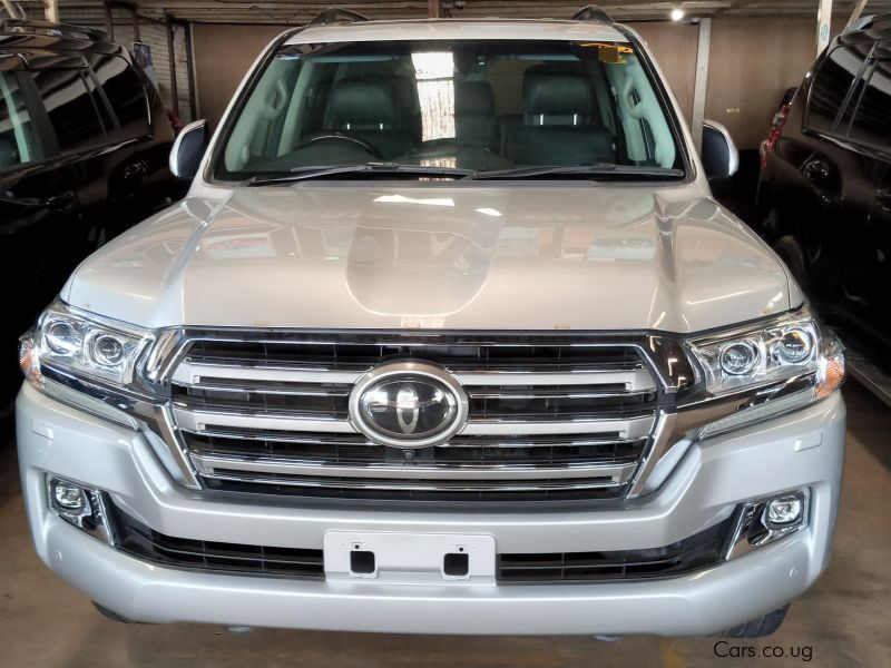 Toyota  Land Cruiser Sahara V8 in Uganda