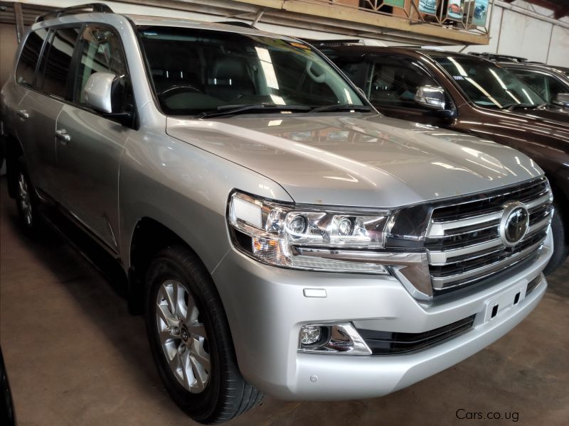 Toyota  Land Cruiser Sahara V8 in Uganda