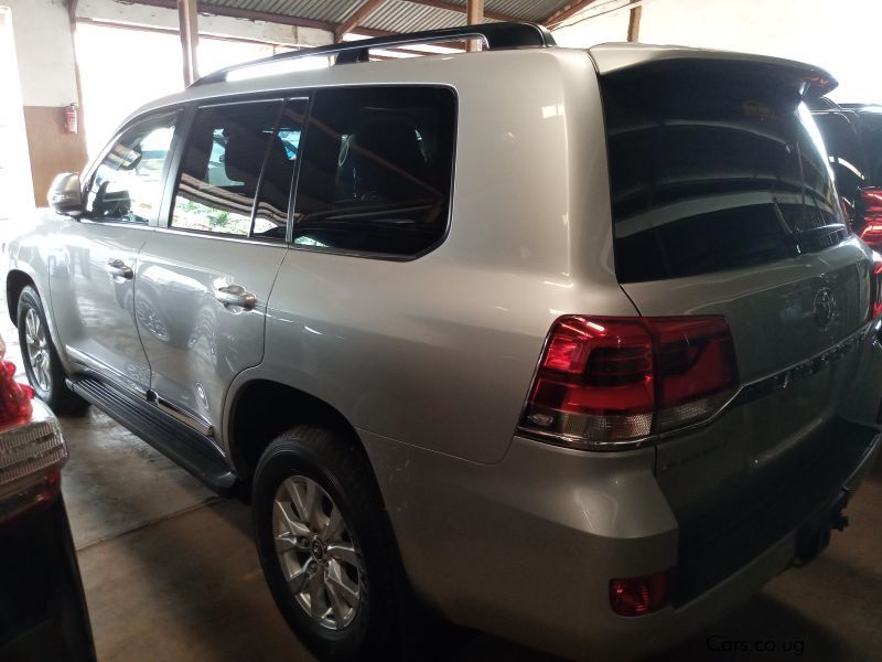 Toyota  Land Cruiser Sahara V8 in Uganda