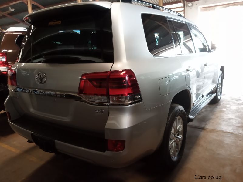 Toyota  Land Cruiser Sahara V8 in Uganda