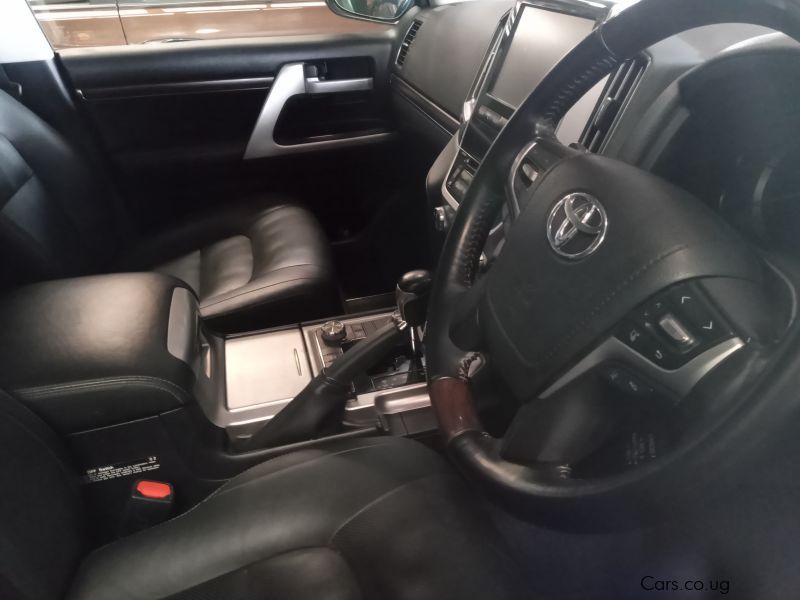 Toyota  Land Cruiser Sahara V8 in Uganda