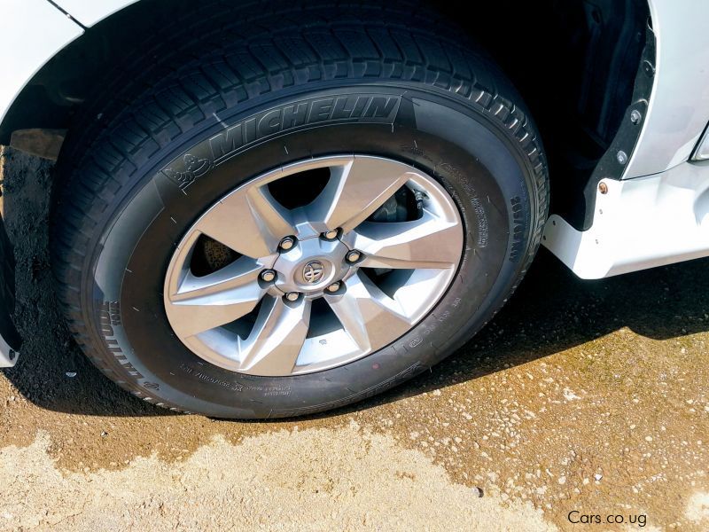 Toyota Land Cruiser Tx in Uganda