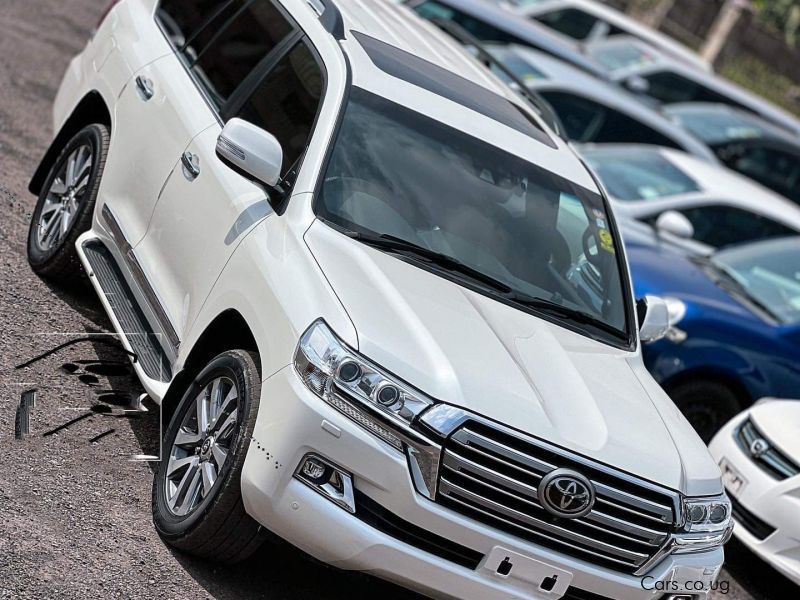 Toyota Land Cruiser V8 ZX in Uganda