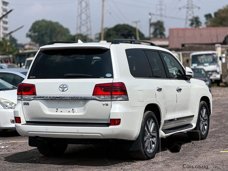 Toyota Land Cruiser V8 ZX in Uganda