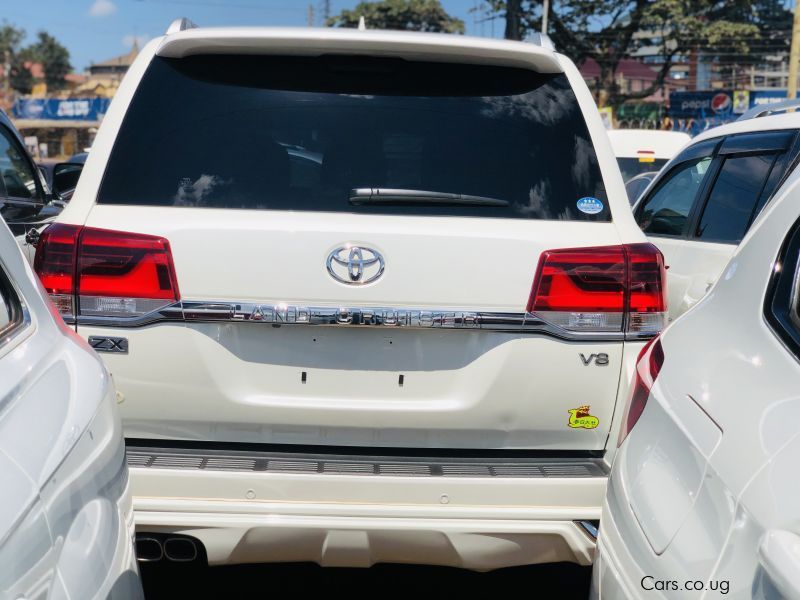 Toyota Land Cruiser V8 in Uganda