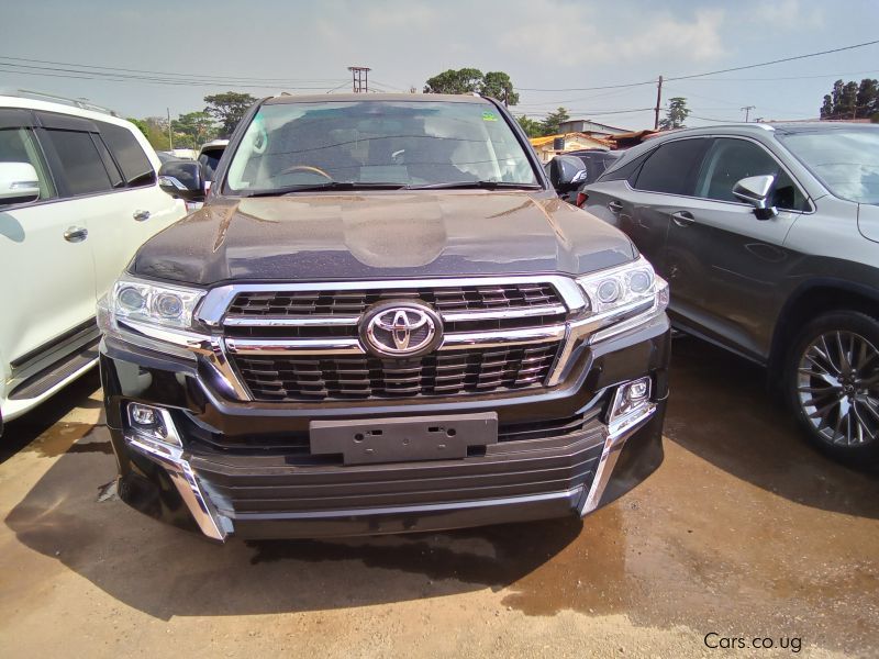 Toyota Land Cruiser v8 in Uganda