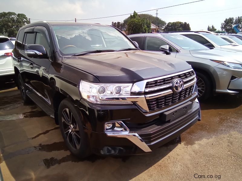 Toyota Land Cruiser v8 in Uganda